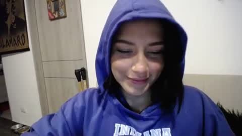 IG  dakotasofiaa online show from December 14, 3:18 am