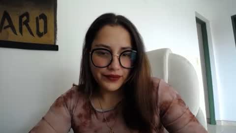 IG  dakotasofiaa online show from March 30, 6:53 pm