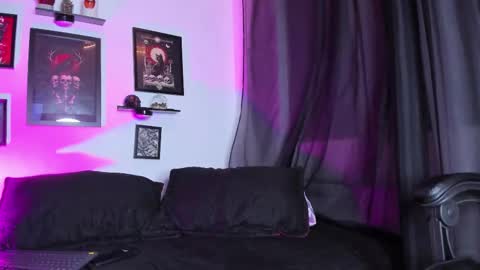 Snapshot of dakota_cullenn chatting on February 19, 11:23 pm Dako online show from February 19, 11:23 pm