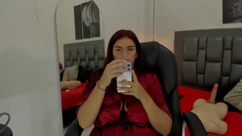 Snapshot of dakota_roussee chatting on February 3, 12:32 pm Dakota online show from February 3, 12:32 pm