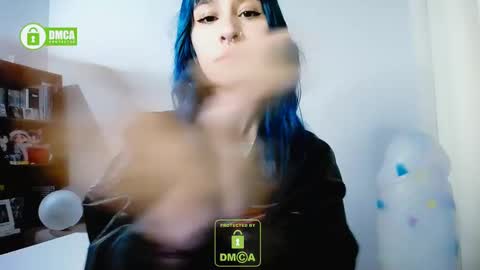 Snapshot of dakota_senju chatting on March 10, 11:49 pm Maca online show from March 10, 11:49 pm