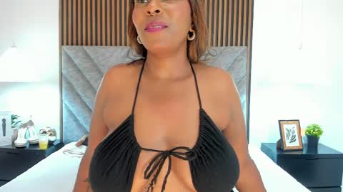 Snapshot of dakotaa_fire chatting on April 27, 9:35 pm dakotaa online show from April 27, 9:35 pm