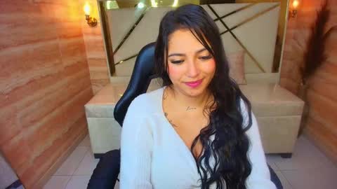 Snapshot of dakotha_v chatting on February 4, 3:12 am Dakotha online show from February 4, 3:12 am