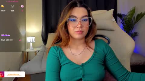 dakottaa__ online show from October 15, 11:27 pm