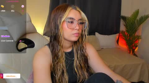 dakottaa__ online show from May 31, 12:08 am