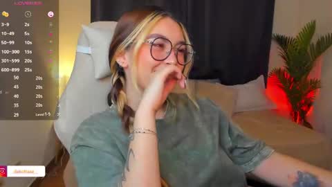 dakottaa__ online show from July 16, 12:05 am