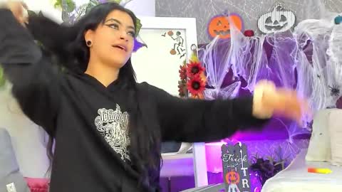 Snapshot of dakottahill chatting on October 16, 5:19 am   online show from October 16, 5:19 am