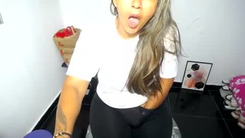 Snapshot of daleska_delicious1 chatting on July 5, 4:19 am daleska_delicious1 online show from July 5, 4:19 am