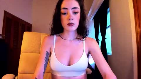 Almendra online show from January 14, 10:58 pm