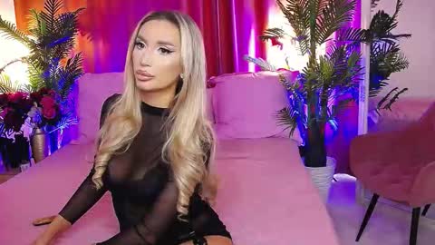 DalidaSelena online show from March 3, 9:15 am