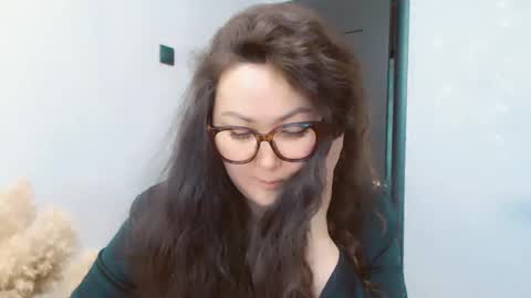 Snapshot of dalidayes chatting on June 7, 2:37 am Dali online show from June 7, 2:37 am
