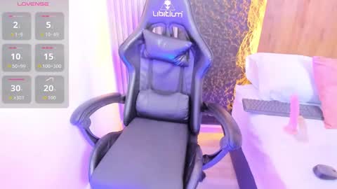 D A L I L A online show from November 5, 9:15 pm