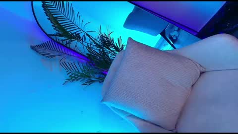 dalilathoms online show from January 11, 8:47 pm