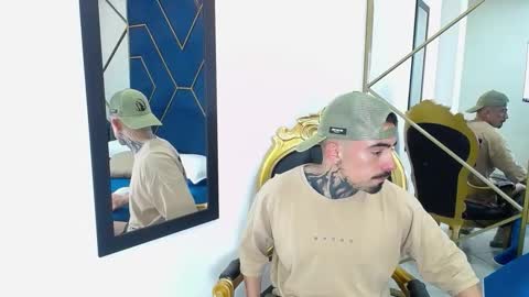 Snapshot of dallas_whitee chatting on February 21, 12:06 pm Dallas whitee online show from February 21, 12:06 pm