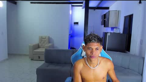 Snapshot of damar_felipe chatting on February 3, 9:19 am damar_felipe online show from February 3, 9:19 am