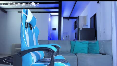 Snapshot of damar_felipe chatting on February 7, 11:01 am damar_felipe online show from February 7, 11:01 am