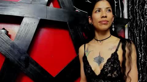 Snapshot of damian_and_tiana chatting on January 18, 4:44 pm damian_and_tiana online show from January 18, 4:44 pm