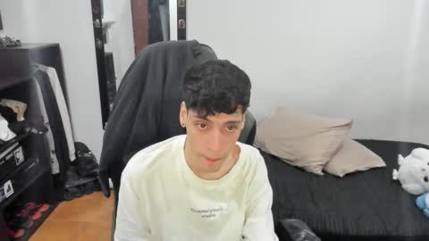 Snapshot of damian_blue_ chatting on November 29, 3:09 am Damian online show from November 29, 3:09 am