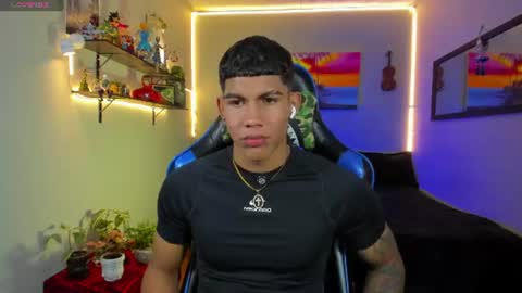 Snapshot of damian_latinxxx chatting on July 18, 9:02 am Damian online show from July 18, 9:02 am
