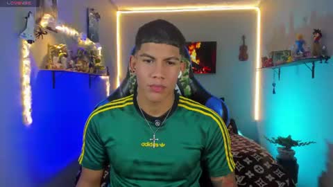 Snapshot of damian_latinxxx chatting on July 21, 9:00 am Damian online show from July 21, 9:00 am