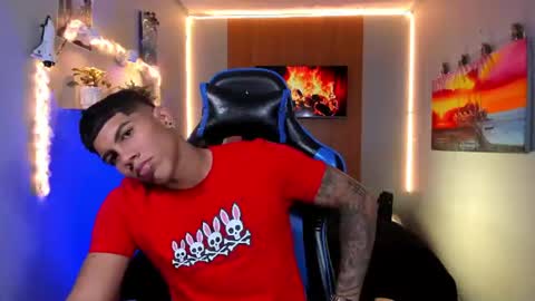 Snapshot of damian_latinxxx chatting on July 28, 2:13 pm Damian online show from July 28, 2:13 pm