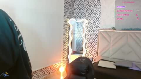 damian_tay online show from April 22, 11:45 am