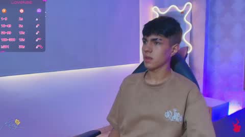 damian_tay online show from May 26, 11:39 am