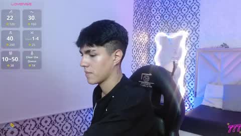 damian_tay online show from May 29, 11:41 am