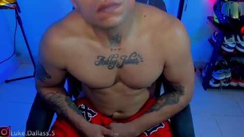 Snapshot of damian_tornerr chatting on February 5, 1:27 pm Damian torner online show from February 5, 1:27 pm