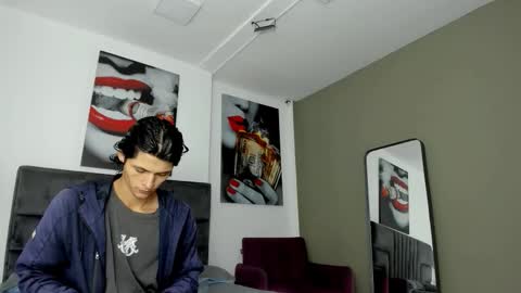 Snapshot of damian_vadim chatting on February 7, 12:20 pm Damian Vadim online show from February 7, 12:20 pm