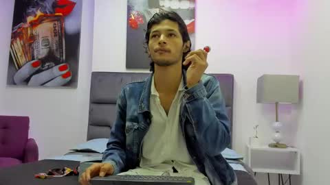 Snapshot of damian_vadim chatting on February 23, 11:29 am Damian Vadim online show from February 23, 11:29 am