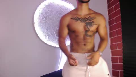 Snapshot of damiann_rees chatting on December 2, 10:45 pm instagram damiannreed. online show from December 2, 10:45 pm