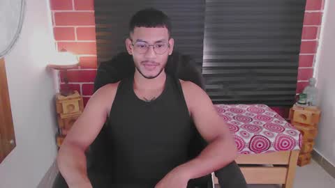 Snapshot of damiann_rees chatting on March 5, 2:12 pm instagram damiannreed. online show from March 5, 2:12 pm