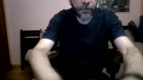 Snapshot of damianour chatting on November 3, 12:24 am damianour online show from November 3, 12:24 am