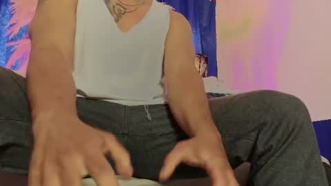 Snapshot of damiant_thorner chatting on July 18, 7:39 pm damiant online show from July 18, 7:39 pm