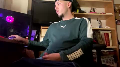 Snapshot of damncore chatting on November 23, 11:15 pm damncore online show from November 23, 11:15 pm