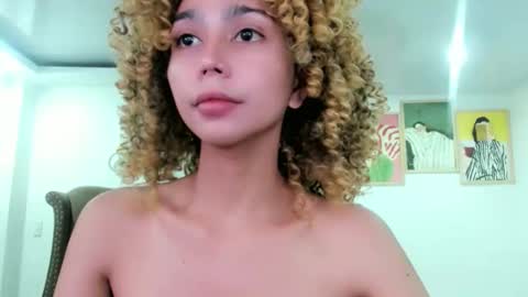 Snapshot of damnperfectxx chatting on September 19, 1:51 am damnperfectxx online show from September 19, 1:51 am