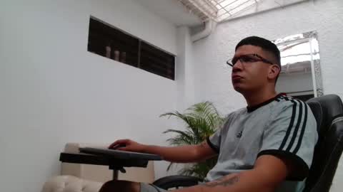 damyan_2003 online show from April 7, 7:14 pm