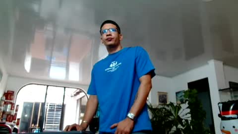 Snapshot of damyan_2003 chatting on July 12, 3:03 pm damyan_2003 online show from July 12, 3:03 pm
