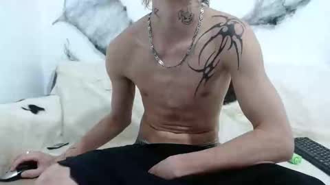 dan_jonson15 online show from October 31, 11:50 pm