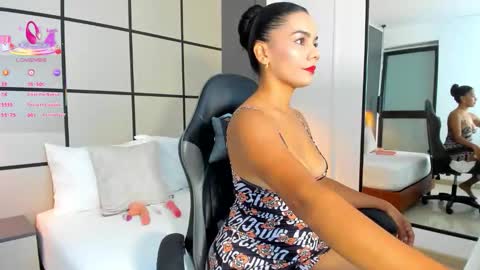 D A N A  online show from February 17, 7:20 pm