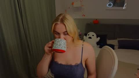 Snapshot of dana_love0 chatting on November 3, 6:20 pm Dana online show from November 3, 6:20 pm