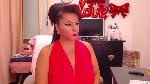 dana online show from December 7, 7:43 pm