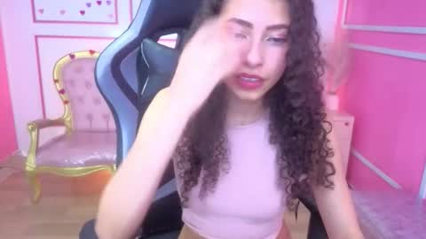 Snapshot of danatella_a chatting on December 17, 1:00 am Danatella online show from December 17, 1:00 am