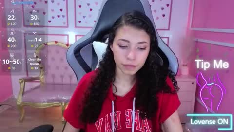 Snapshot of danatella_a chatting on December 18, 8:04 pm Danatella online show from December 18, 8:04 pm