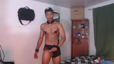Snapshot of dani_brown19 chatting on May 8, 4:07 am dani_brown19 online show from May 8, 4:07 am