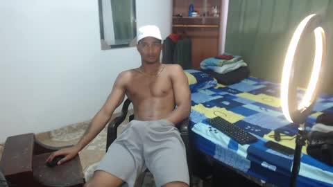 Snapshot of dani_brown19 chatting on May 9, 7:08 pm dani_brown19 online show from May 9, 7:08 pm