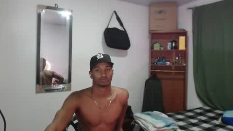 Snapshot of dani_brown19 chatting on May 14, 2:18 am dani_brown19 online show from May 14, 2:18 am
