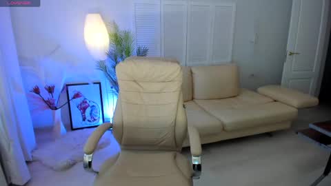 Snapshot of dani_kittys chatting on June 5, 7:25 am dani_kittys online show from June 5, 7:25 am