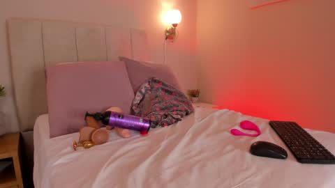 Snapshot of dani_skinny_ chatting on January 24, 5:42 pm Hi I am Dani online show from January 24, 5:42 pm